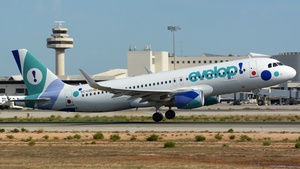 Photo of EC-LZD - Airbus A320-214 operated by Evelop