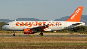 Photo of G-EZIZ - Airbus A319-111 operated by easyJet