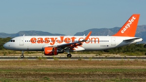Photo of G-EZOC - Airbus A320-214 operated by easyJet