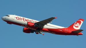 Photo of D-ABNN - Airbus A320-214 operated by Air Berlin