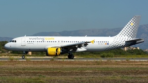 Photo of EC-KLT - Airbus A320-216 operated by Vueling