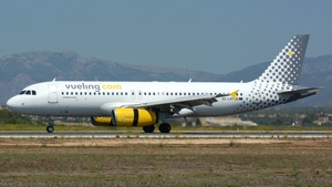 Photo of EC-LRY - Airbus A320-232 operated by Vueling