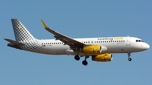 Photo of EC-MFL - Airbus A320-232 operated by Vueling