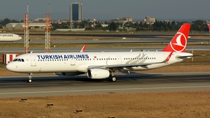 Photo of TC-JSU - Airbus A321-231 operated by Turkish Airlines