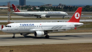 Photo of TC-JPV - Airbus A320-214 operated by Turkish Airlines