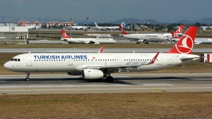 Photo of TC-JSH - Airbus A321-231 operated by Turkish Airlines
