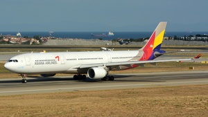 Photo of HL8258 - Airbus A330-323 operated by Asiana Airlines
