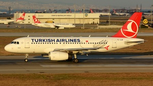 Photo of TC-JLM - Airbus A319-132 operated by Turkish Airlines