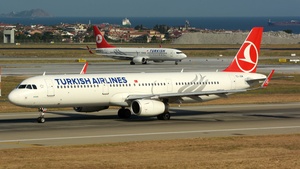 Photo of TC-JSM - Airbus A321-231 operated by Turkish Airlines