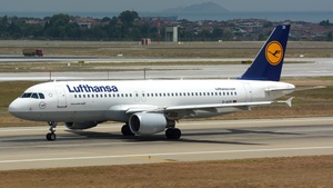 Photo of D-AIZK - Airbus A320-214 operated by Lufthansa