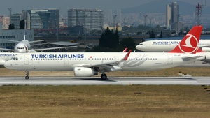 Photo of TC-JSF - Airbus A321-231 operated by Turkish Airlines