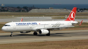 Photo of TC-JSP - Airbus A321-231 operated by Turkish Airlines
