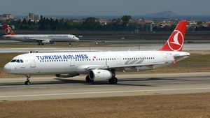 Photo of TC-JRC - Airbus A321-231 operated by Turkish Airlines