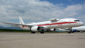 Photo of N757HW - Boeing 757-225 operated by Honeywell International Inc.