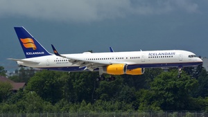 Photo of TF-ISK - Boeing 757-223 operated by Icelandair
