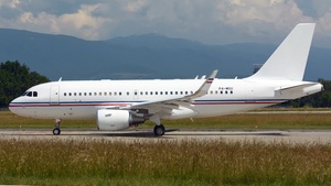 Photo of P4-MGU - Airbus A319-115(CJ) operated by Global Jet Luxembourg