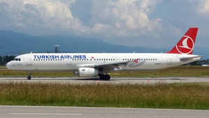 Photo of TC-JSD - Airbus A321-231 operated by Turkish Airlines