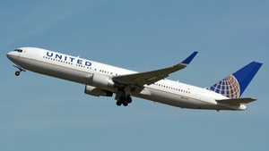 Photo of N667UA - Boeing 767-322(ER) operated by United Airlines
