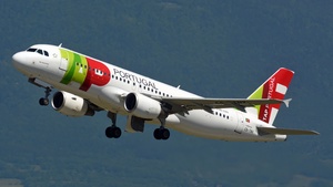 Photo of CS-TNX - Airbus A320-214 operated by TAP Air Portugal