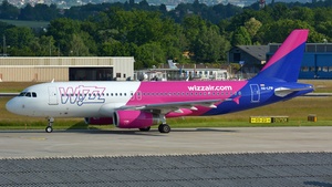 Photo of HA-LPW - Airbus A320-232 operated by Wizz Air
