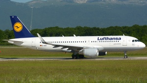 Photo of D-AIUI - Airbus A320-214 operated by Lufthansa