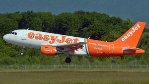 Photo of G-EZIW - Airbus A319-111 operated by easyJet