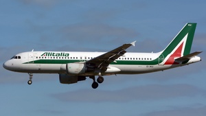 Photo of EI-IKU - Airbus A320-214 operated by Alitalia