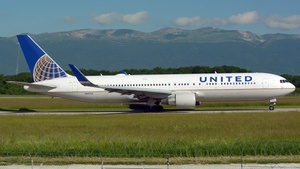 Photo of N669UA - Boeing 767-322(ER) operated by United Airlines