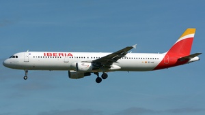 Photo of EC-HUI - Airbus A321-212 operated by Iberia