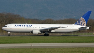 Photo of N654UA - Boeing 767-322(ER) operated by United Airlines