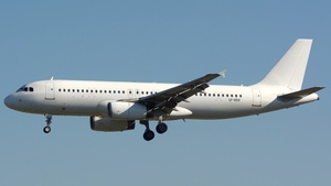 Photo of LY-VEO - Airbus A320-233 operated by Avion Express