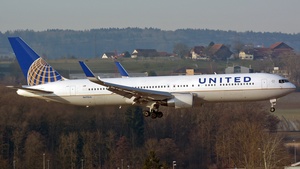 Photo of N672UA - Boeing 767-322(ER) operated by United Airlines