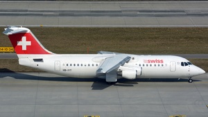Photo of HB-IYT - British Aerospace Avro RJ100 operated by Swiss International Air Lines