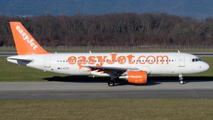 Photo of G-EZTR - Airbus A320-214 operated by easyJet