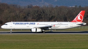 Photo of TC-JMM - Airbus A321-231 operated by Turkish Airlines