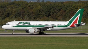 Photo of EI-EIE - Airbus A320-216 operated by Alitalia