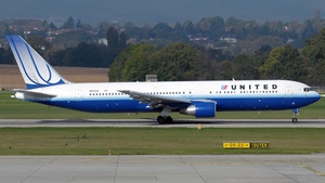 Photo of N655UA - Boeing 767-322(ER) operated by United Airlines