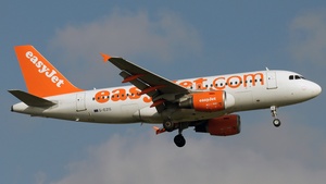 Photo of G-EZIS - Airbus A319-111 operated by easyJet