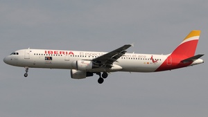 Photo of EC-JLI - Airbus A321-213 operated by Iberia