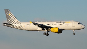 Photo of EC-LZZ - Airbus A320-214 operated by Vueling