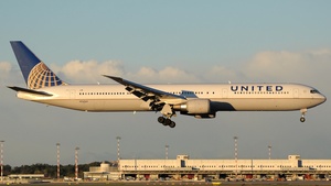 Photo of N76064 - Boeing 767-424(ER) operated by United Airlines