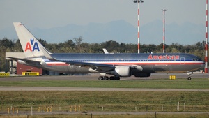 Photo of N353AA - Boeing 767-323(ER) operated by American Airlines