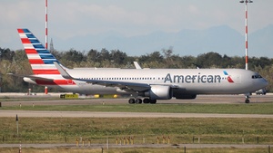 Photo of N350AN - Boeing 767-323(ER) operated by American Airlines