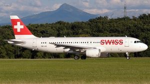 Photo of HB-IJS - Airbus A320-214 operated by Swiss International Air Lines