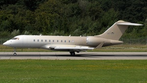 Photo of OE-IOO - Bombardier Global 5000 operated by Avcon Jet