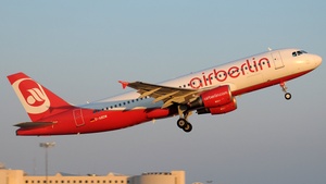 Photo of D-ABDW - Airbus A320-214 operated by Air Berlin
