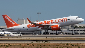 Photo of G-EZWW - Airbus A320-214 operated by easyJet