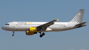 Photo of EC-MBK - Airbus A320-214 operated by Vueling
