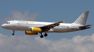 Photo of EC-LRE - Airbus A320-232 operated by Vueling