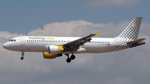 Photo of EC-LOP - Airbus A320-214 operated by Vueling